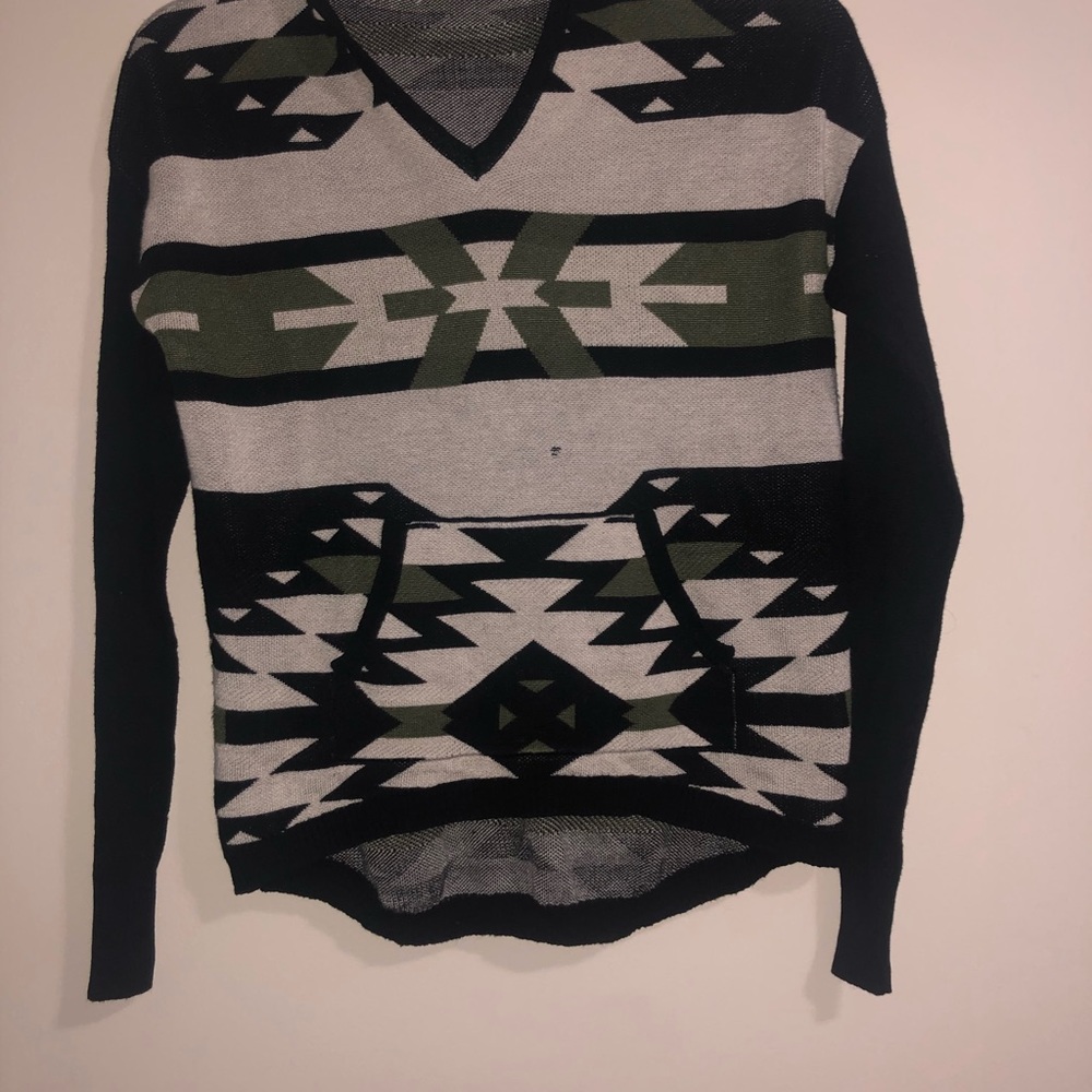 3/🔟 Hooded sweater with pocket